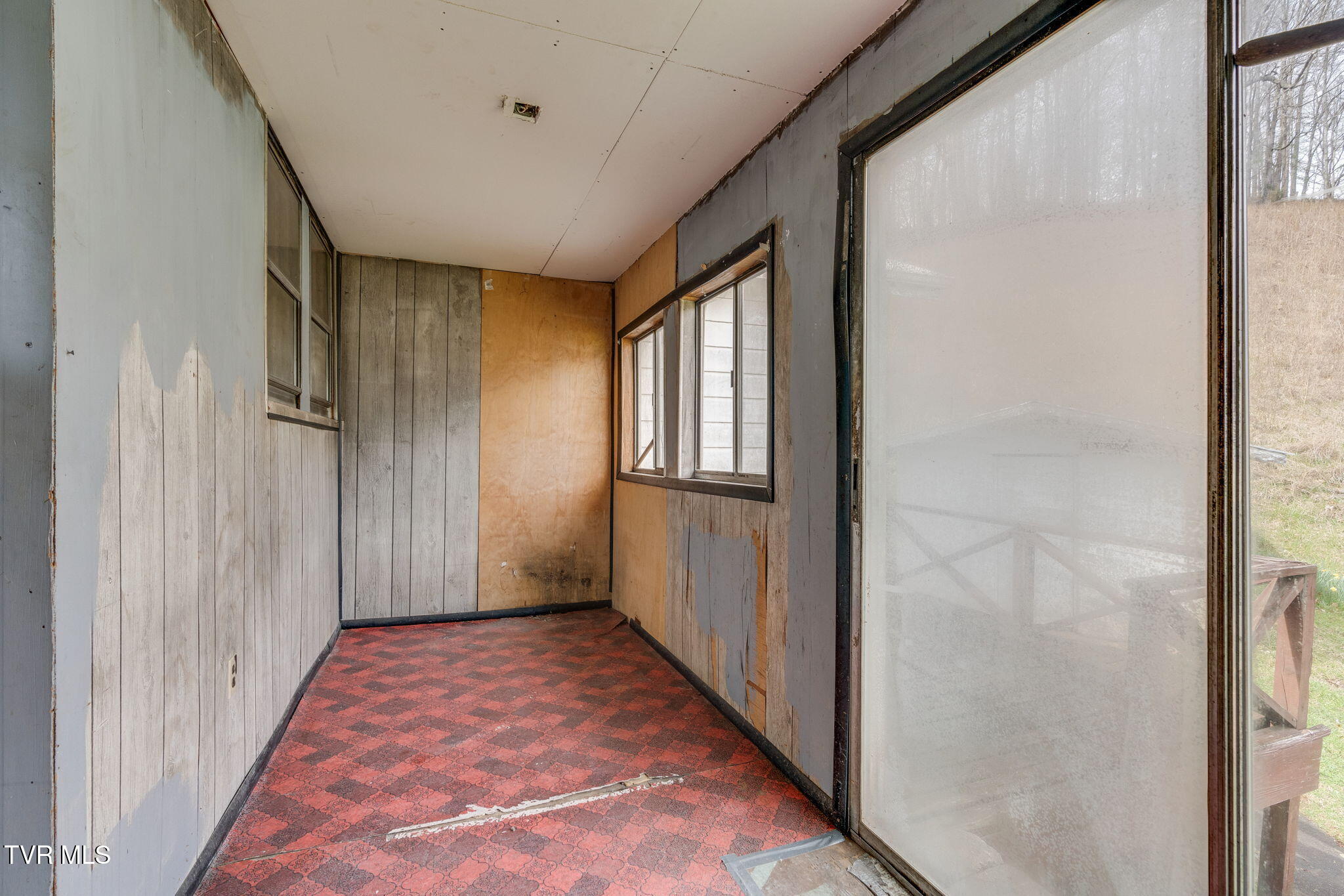 501 Polly Erwin Road Erwin, TN 37650 - Photo 27 of 40 014