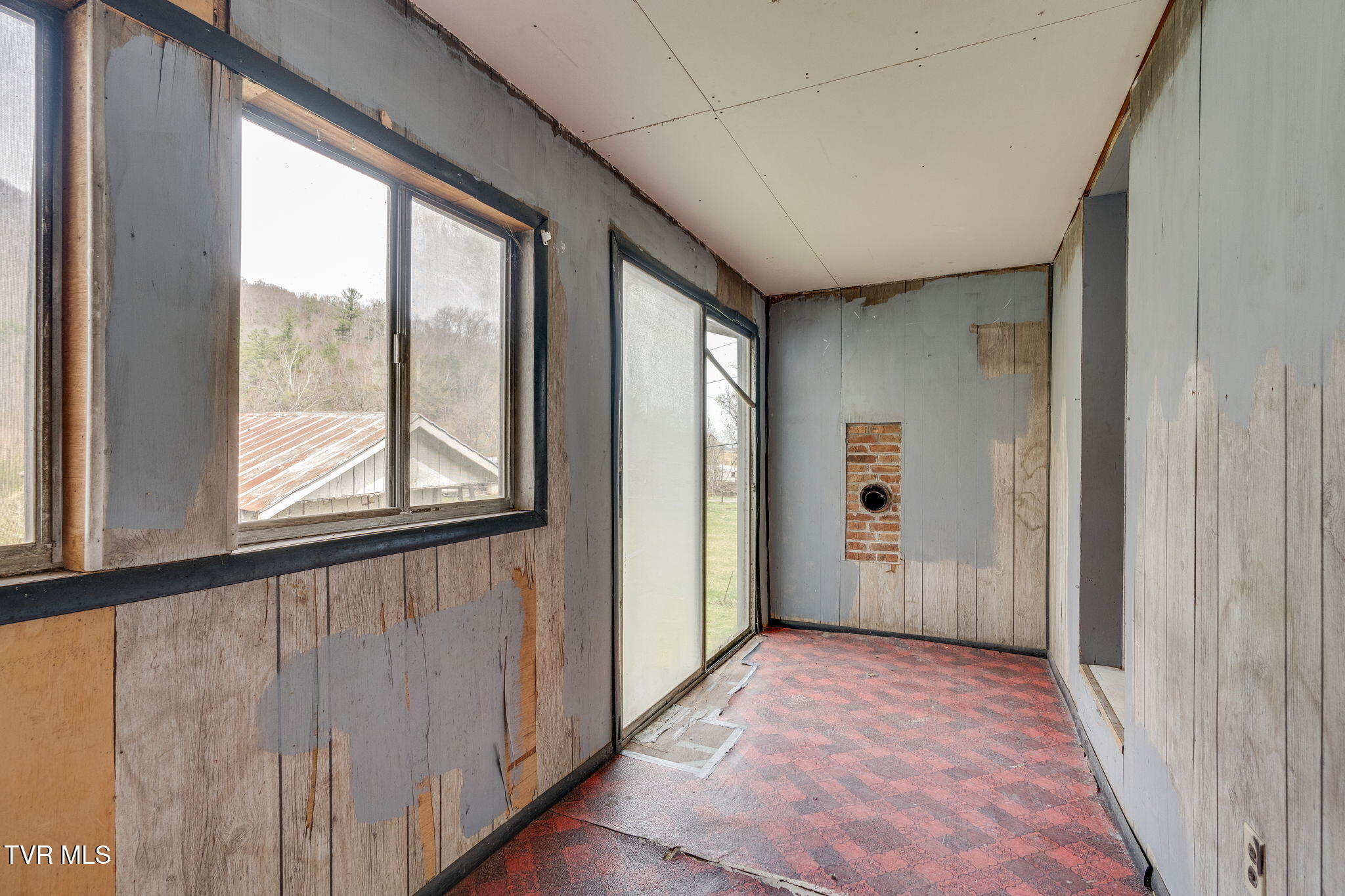 501 Polly Erwin Road Erwin, TN 37650 - Photo 28 of 40 015