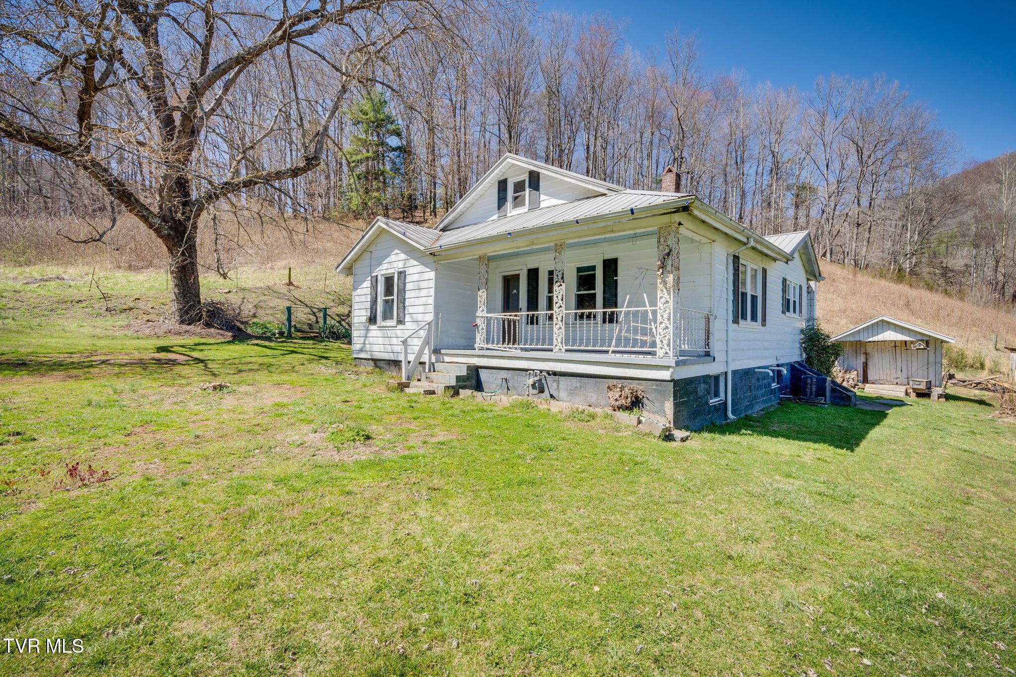501 Polly Erwin Road Erwin, TN 37650 - Photo 3 of 40 003