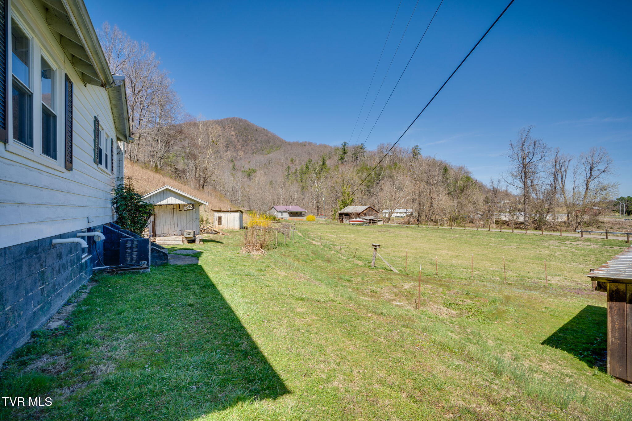 501 Polly Erwin Road Erwin, TN 37650 - Photo 4 of 40 004