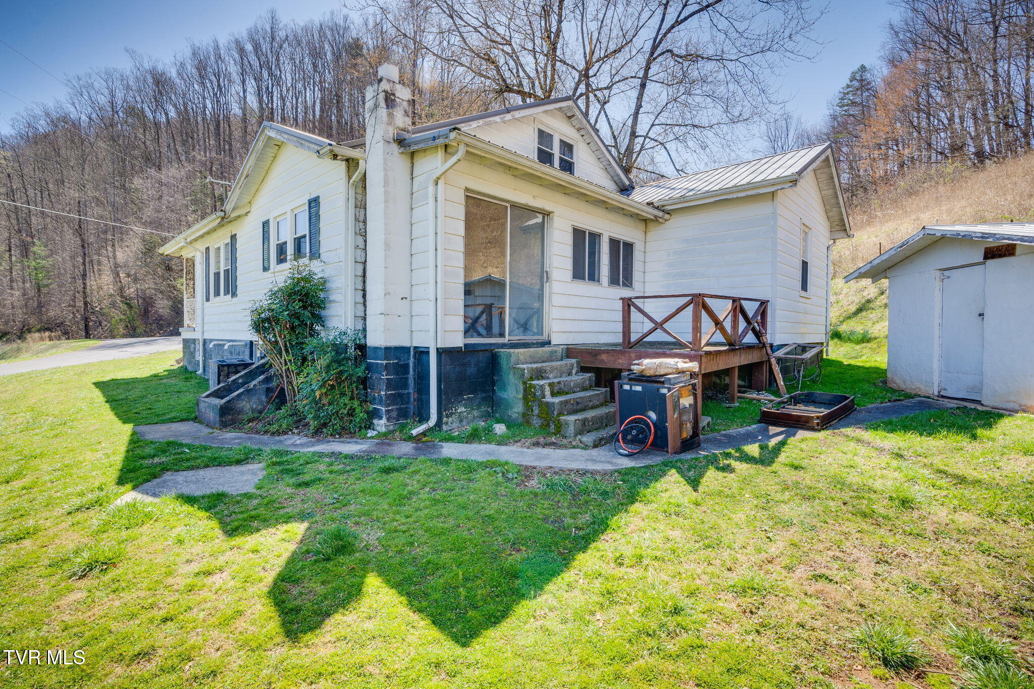 501 Polly Erwin Road Erwin, TN 37650 - Photo 6 of 40 006