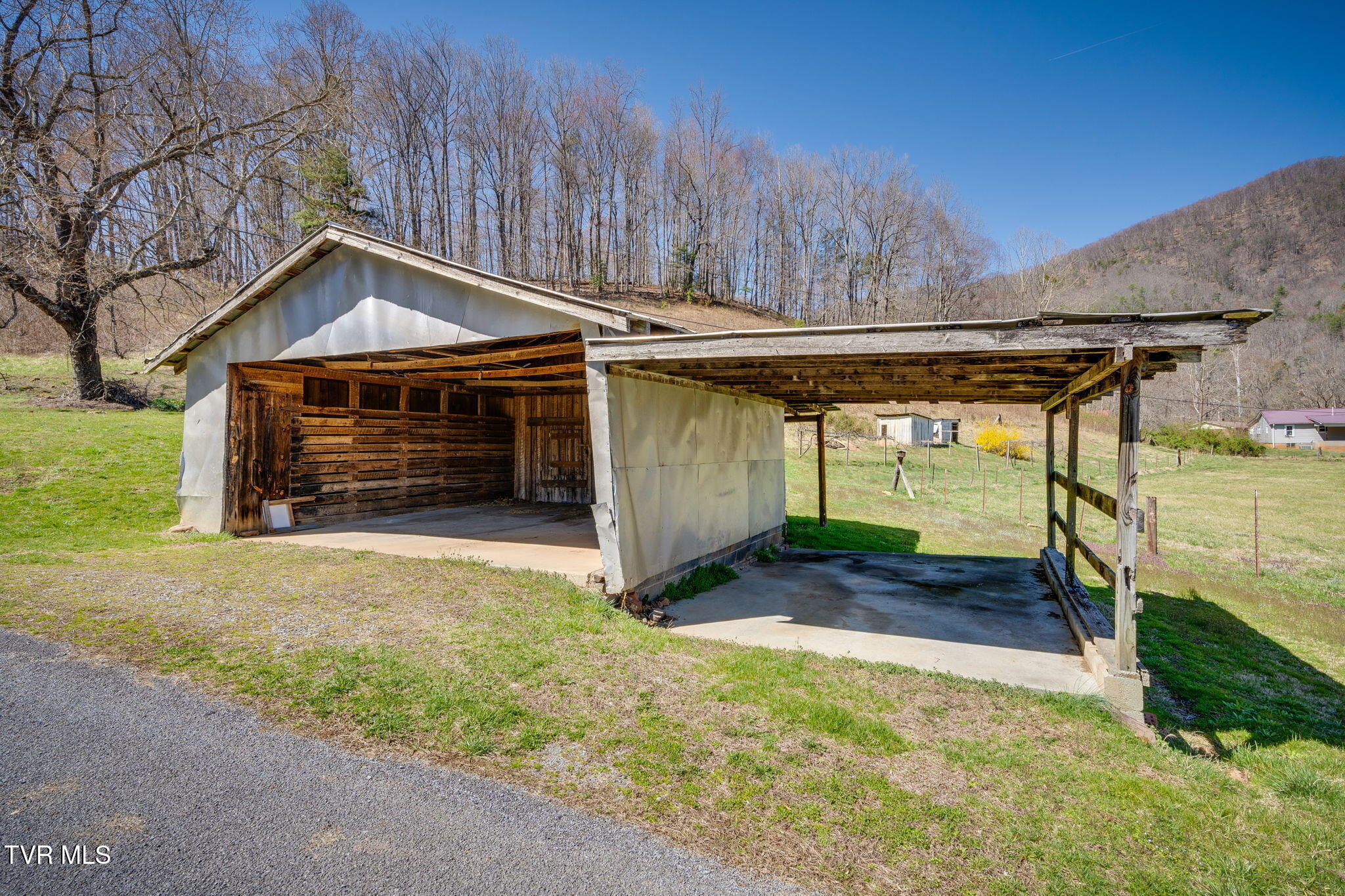 501 Polly Erwin Road Erwin, TN 37650 - Photo 8 of 40 008