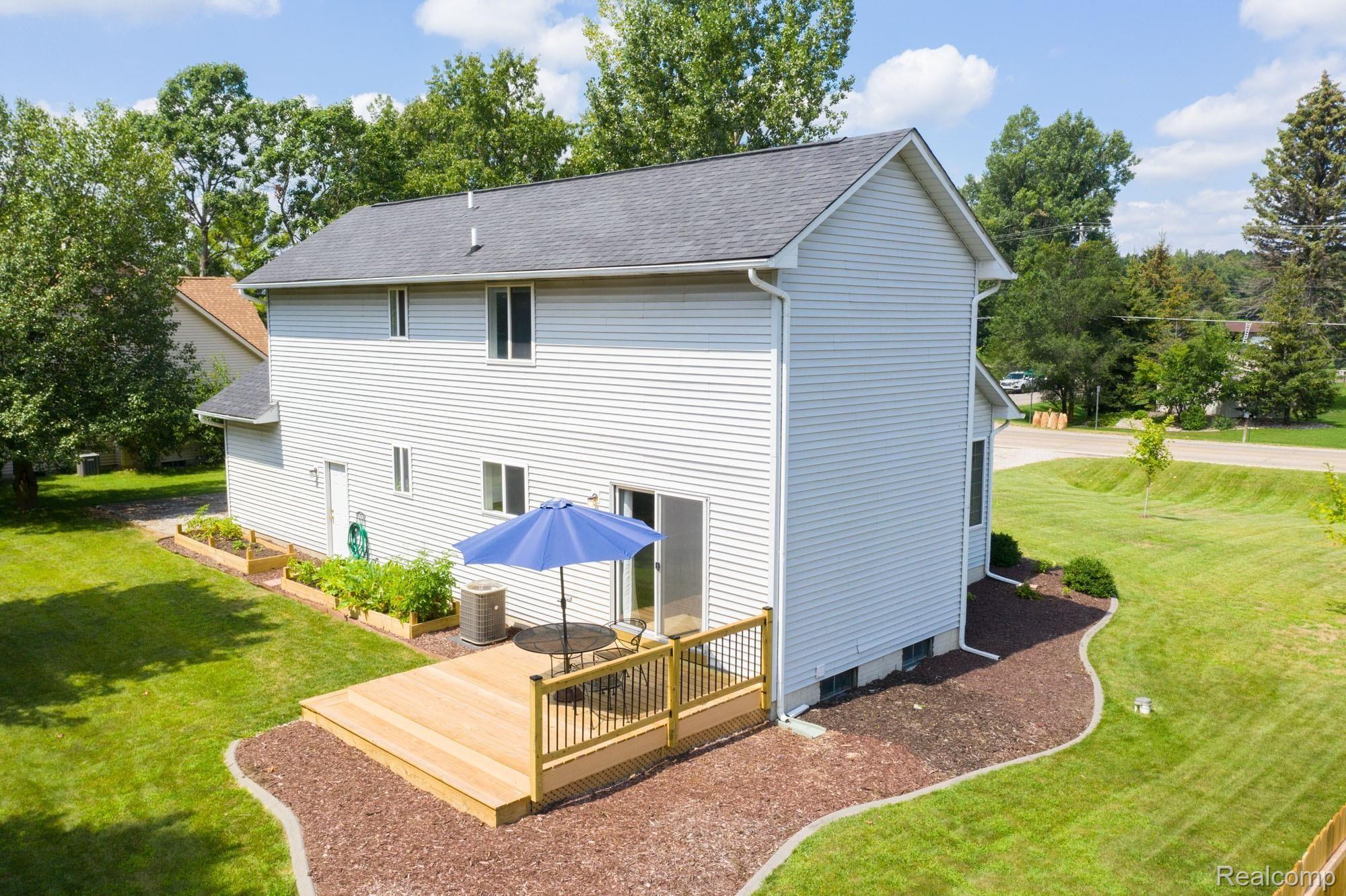 2409 Grove Park Road Fenton, MI 48430 - Photo 3 of 54 2409-grove-park-00097.jpg