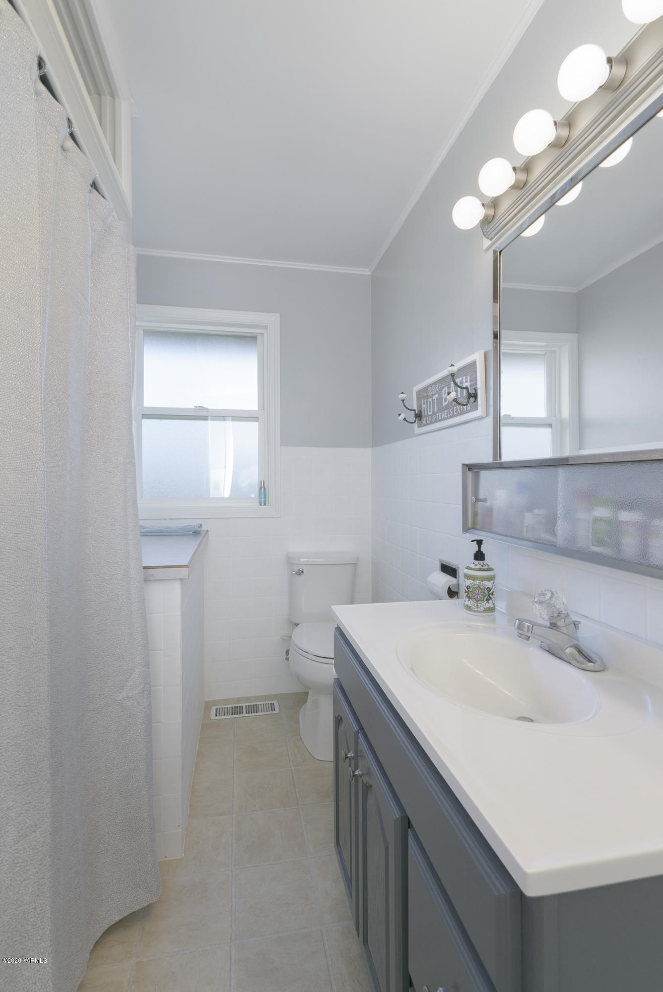 81 Blue Goose Road Zillah, WA 98953 - Photo 11 of 29 Main Bathroom