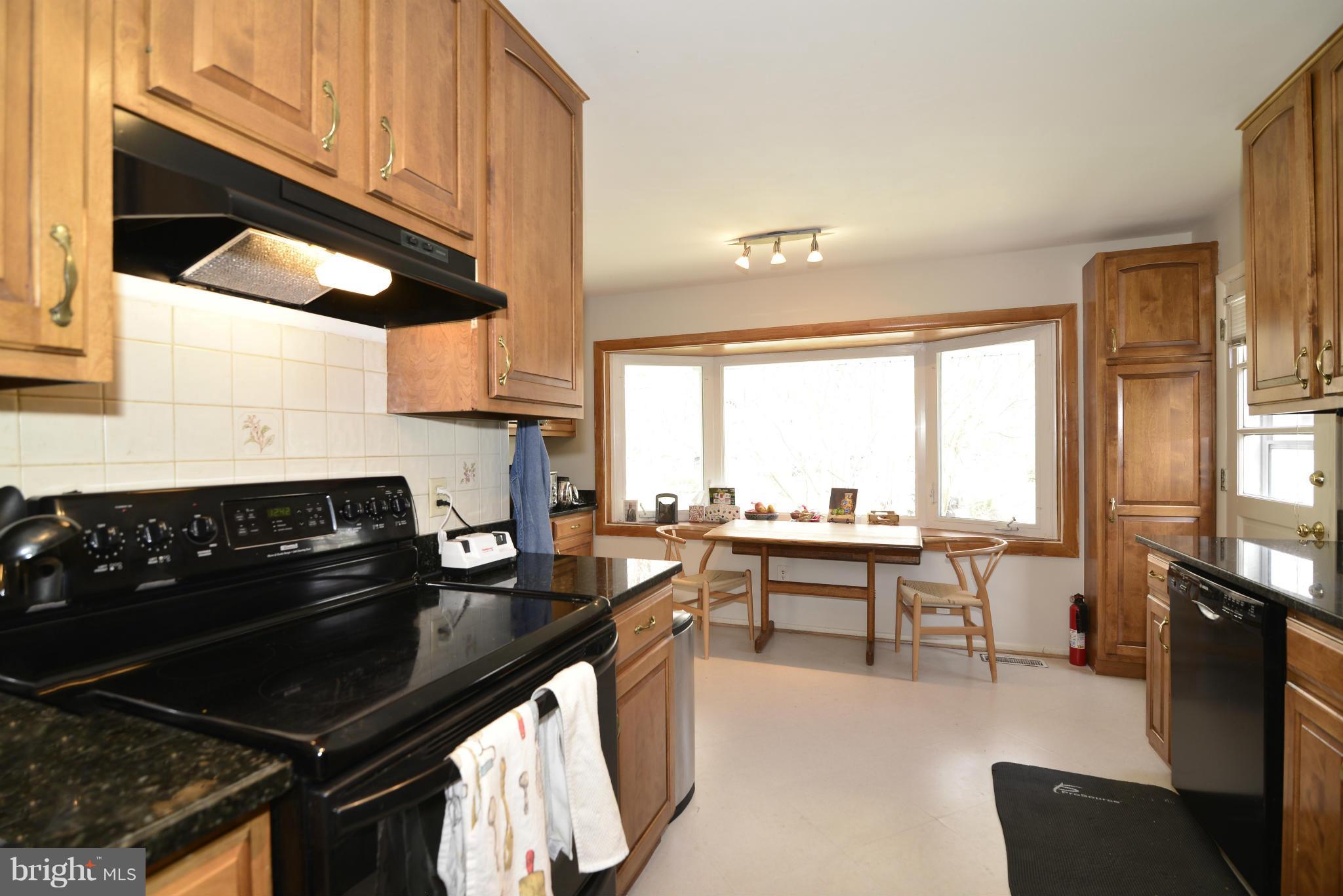 409 Adahi Road Southeast Vienna, VA 22180 - Photo 12 of 26 Kitchen