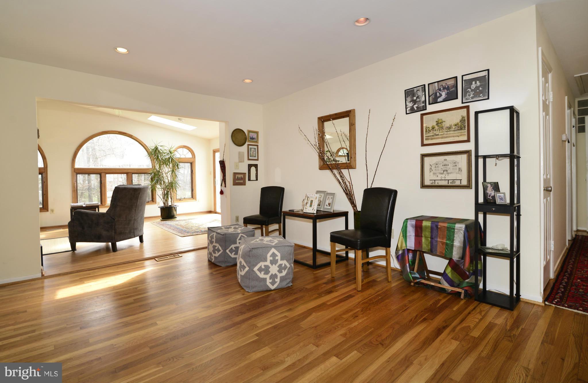 409 Adahi Road Southeast Vienna, VA 22180 - Photo 13 of 26 Living Room