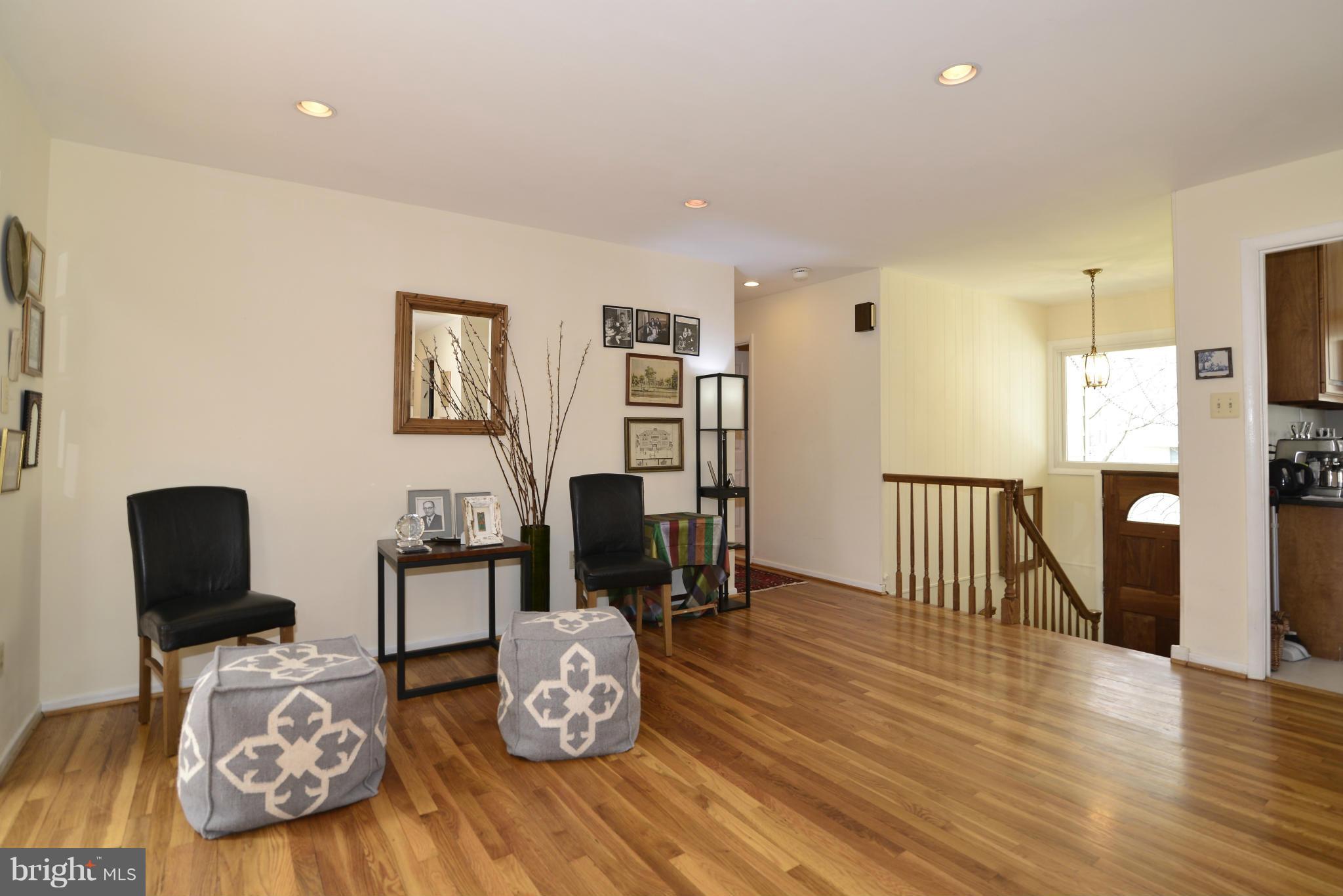 409 Adahi Road Southeast Vienna, VA 22180 - Photo 14 of 26 Living Room