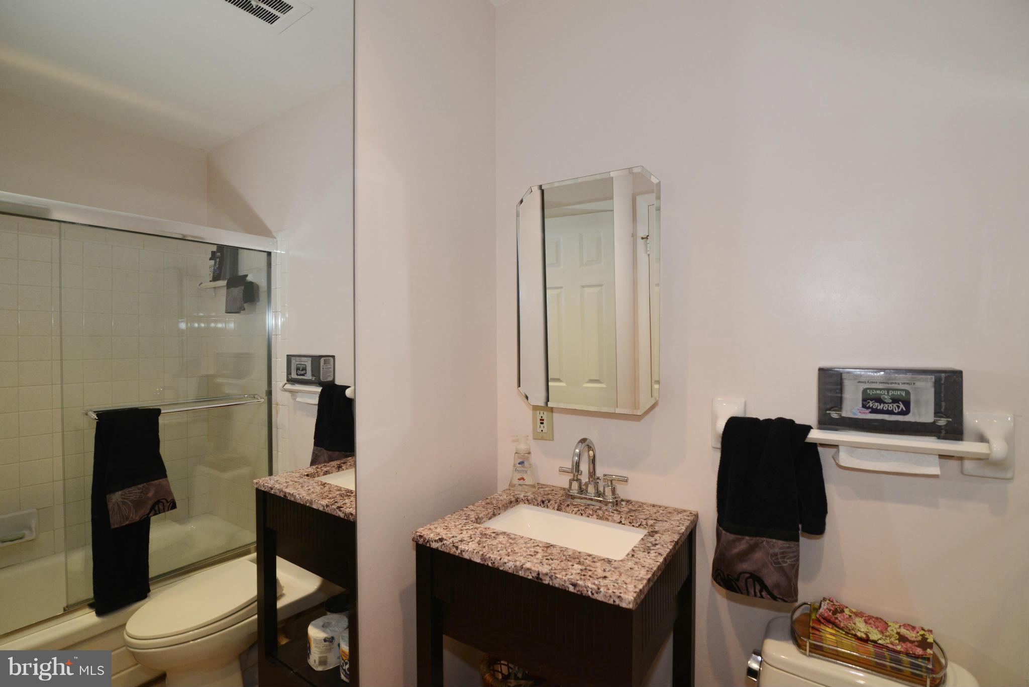 409 Adahi Road Southeast Vienna, VA 22180 - Photo 23 of 26 Bath