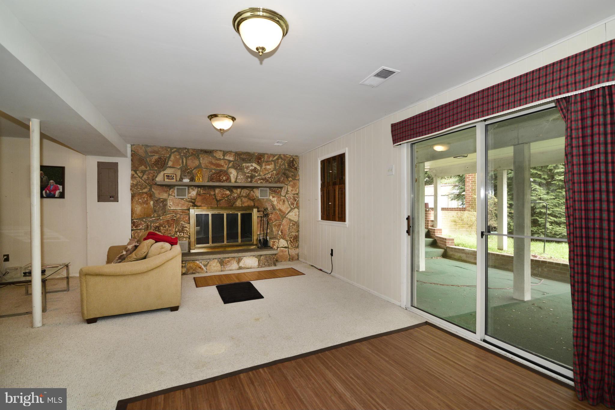 409 Adahi Road Southeast Vienna, VA 22180 - Photo 25 of 26 Family Room