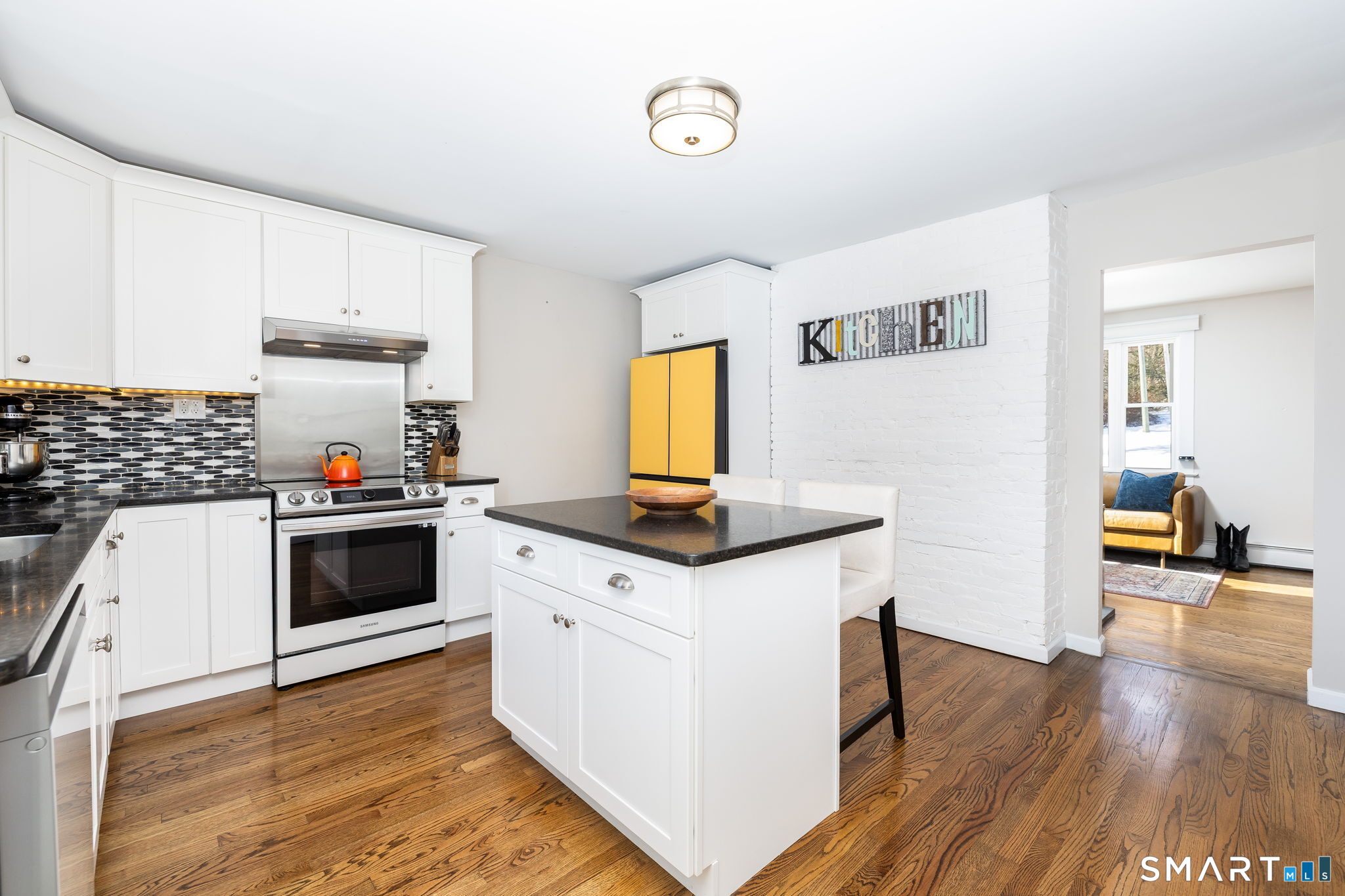 74 Tariffville Road Bloomfield, CT 06002 - Photo 4 of 40