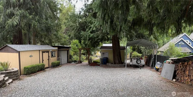 a view of a house with a yard and tree