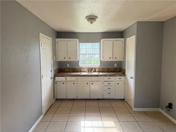 $1,350 | 1926 Glenfield Drive, Corpus Christi, TX 78416