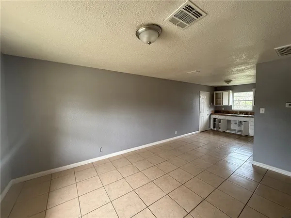 $1,350 | 1926 Glenfield Drive, Corpus Christi, TX 78416