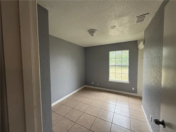 $1,350 | 1926 Glenfield Drive, Corpus Christi, TX 78416