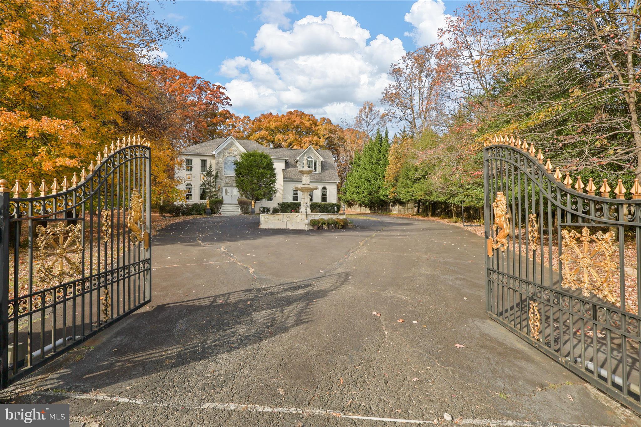 10900 Sunset Hills Road Reston, VA 20190 - Photo 2 of 62 a view of a city street with a building