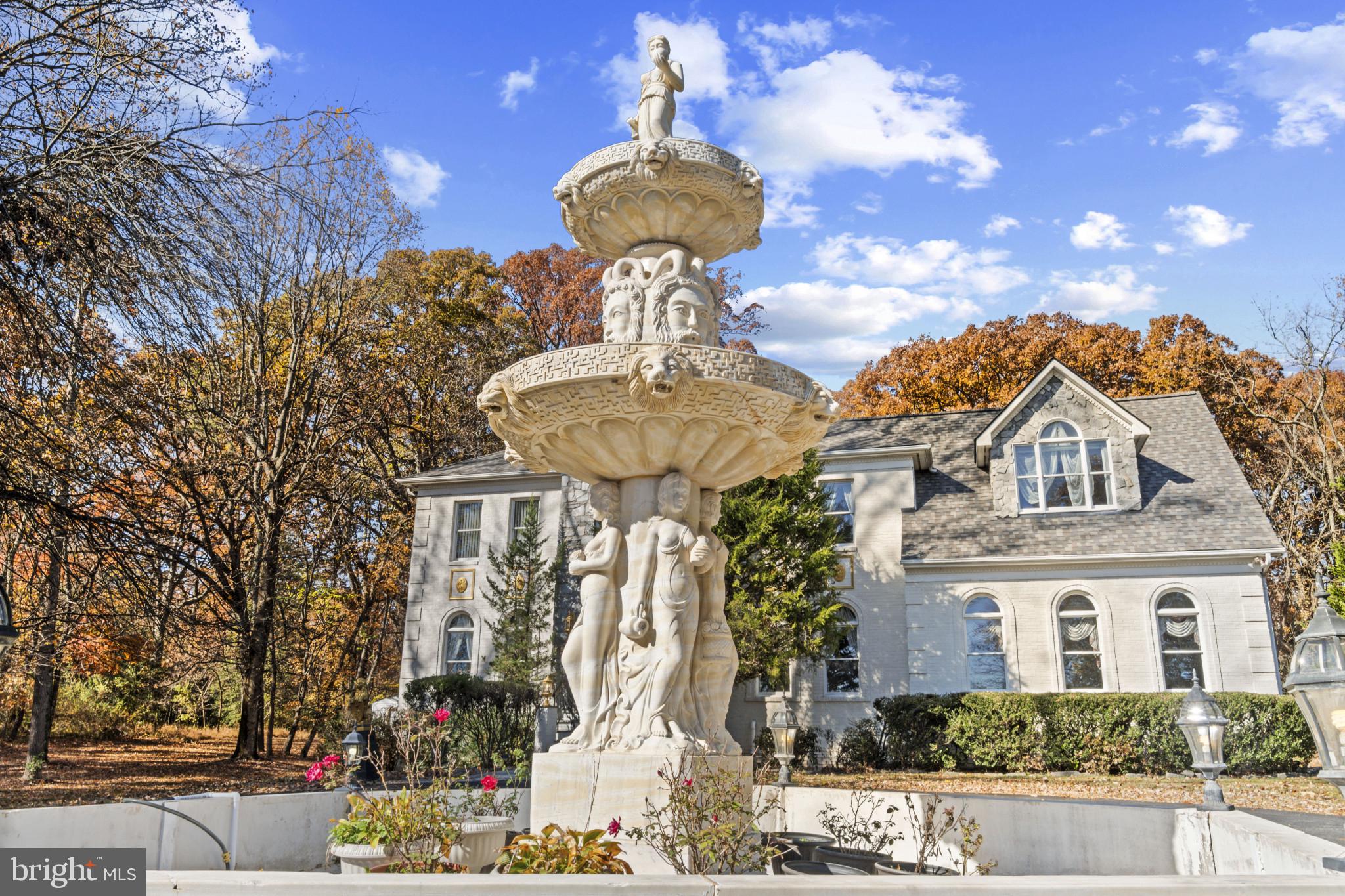 10900 Sunset Hills Road Reston, VA 20190 - Photo 7 of 62 a front view of a house