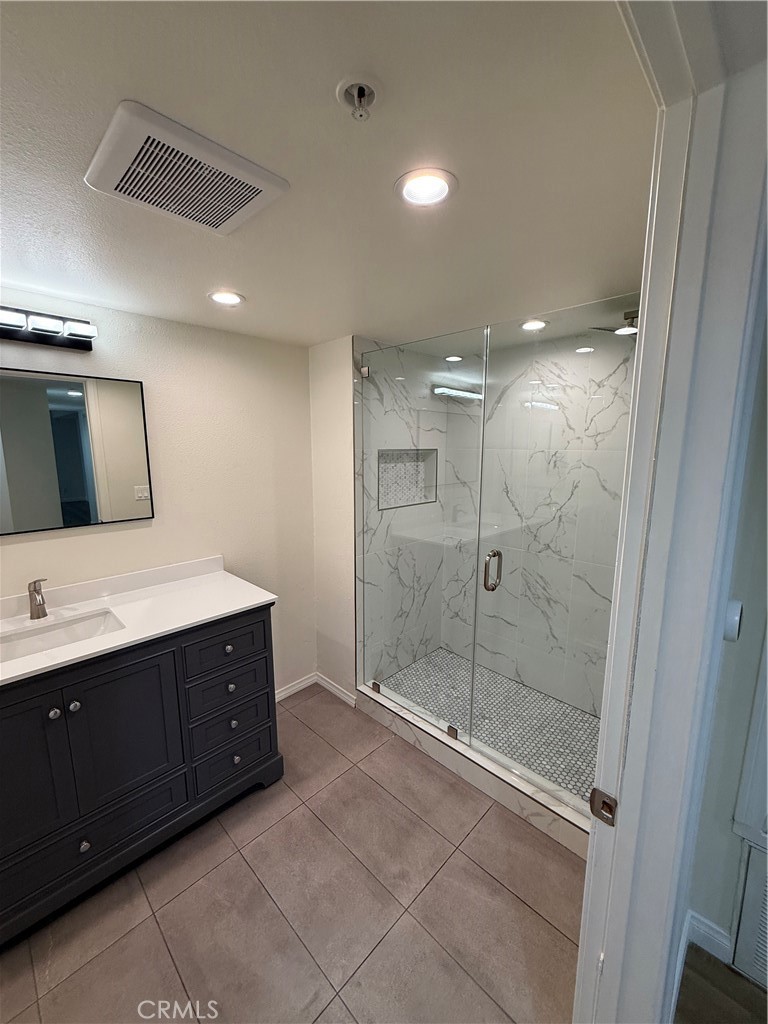 116 West Maple Street, Unit 6 Glendale, CA 91204 - Photo 15 of 19 MASTER BATHROOM