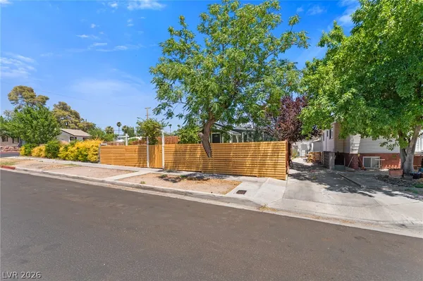 $2,200 | 605 L Avenue, Boulder City, NV 89005