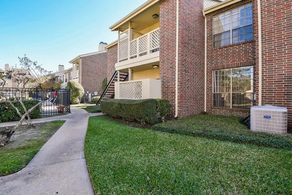 $1,250 | 2121 El Paseo Street, Unit 1805, Houston, TX 77054