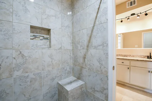 $1,250 | 2121 El Paseo Street, Unit 1805, Houston, TX 77054