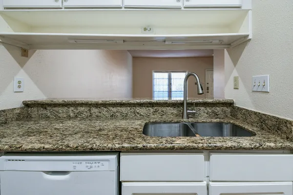 $1,250 | 2121 El Paseo Street, Unit 1805, Houston, TX 77054