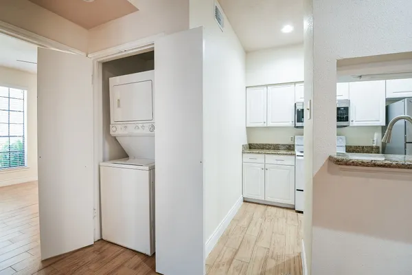 $1,250 | 2121 El Paseo Street, Unit 1805, Houston, TX 77054