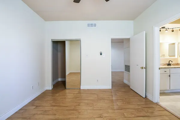 $1,250 | 2121 El Paseo Street, Unit 1805, Houston, TX 77054