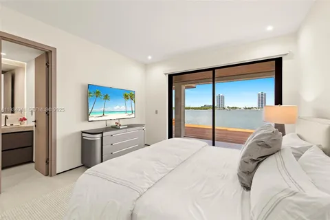 $13,995,000 | 3209 Northeast 169th Street, North Miami Beach, FL 33160