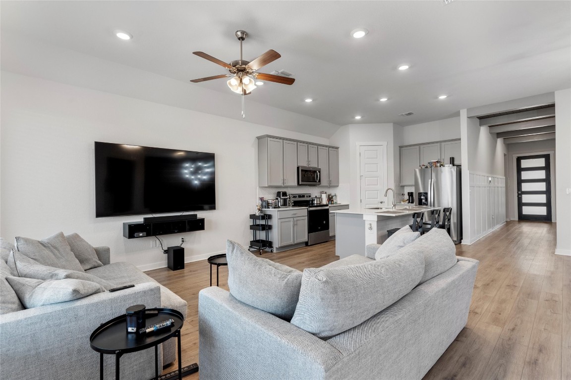 308 Barton Run Drive Georgetown, TX 78628 - Photo 4 of 17