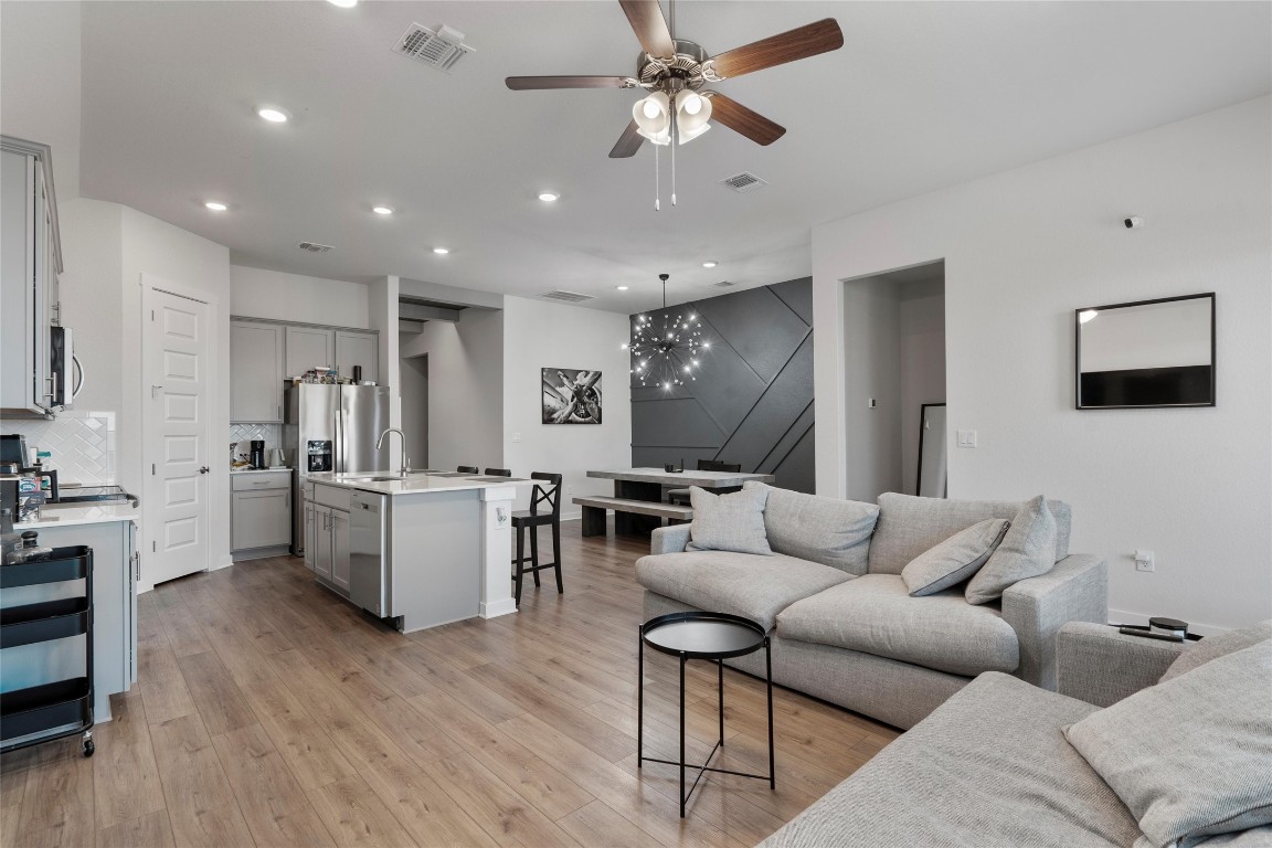 308 Barton Run Drive Georgetown, TX 78628 - Photo 5 of 17