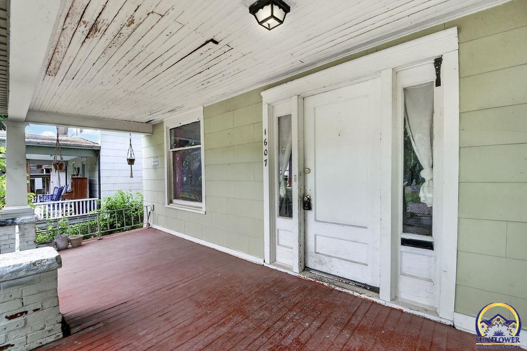 1607 Southwest Buchanan Street Topeka, KS 66604 - Photo 4 of 34