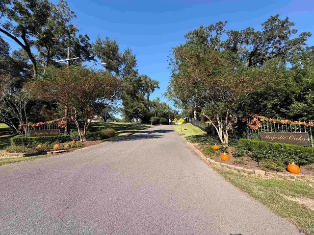 $625,000 | 22 North Stately Oaks Drive, Baton Rouge, LA 70810