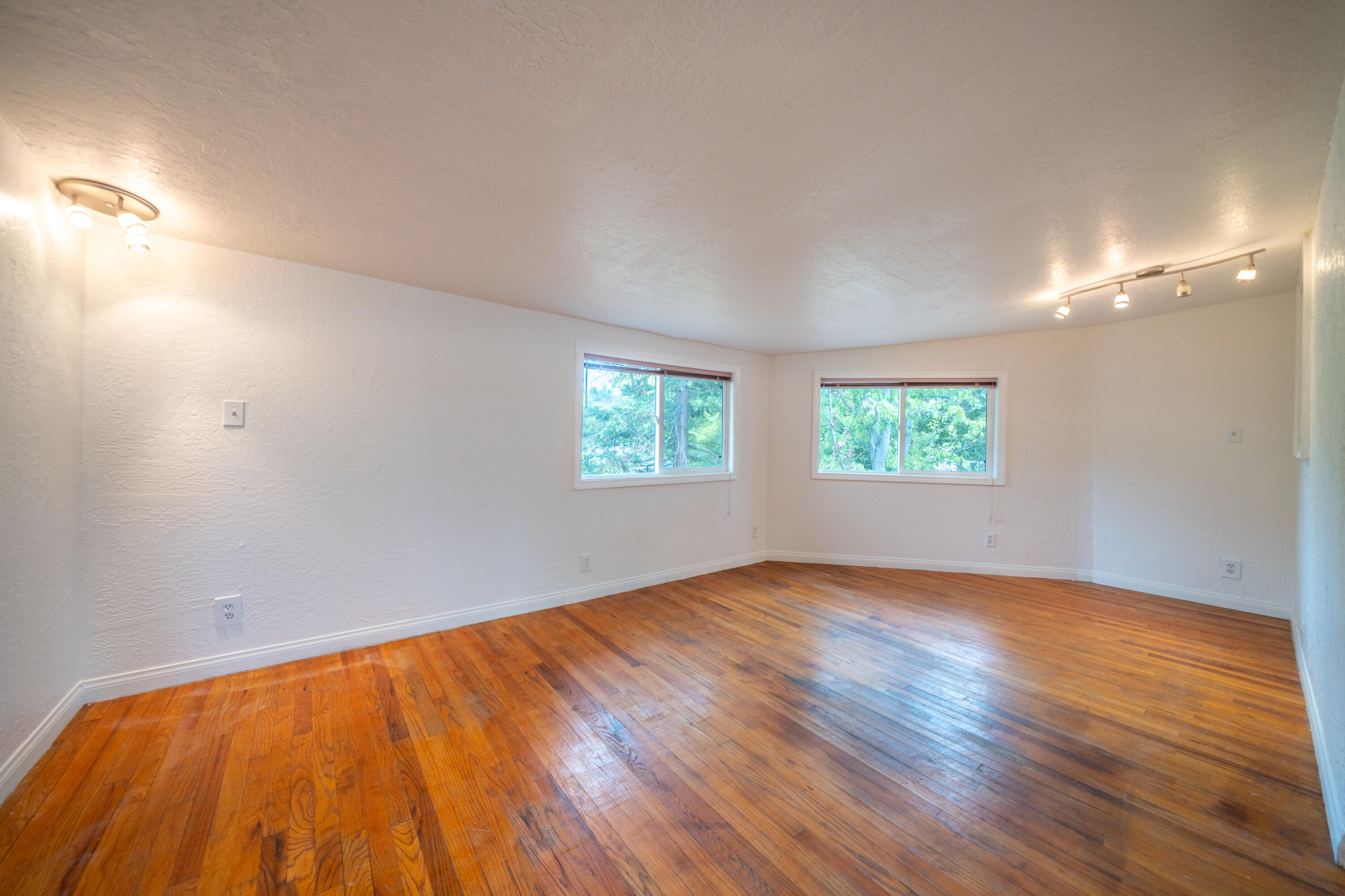 3500 Longview Avenue Redding, CA 96001 - Photo 4 of 25 an empty room with wooden floor and windows