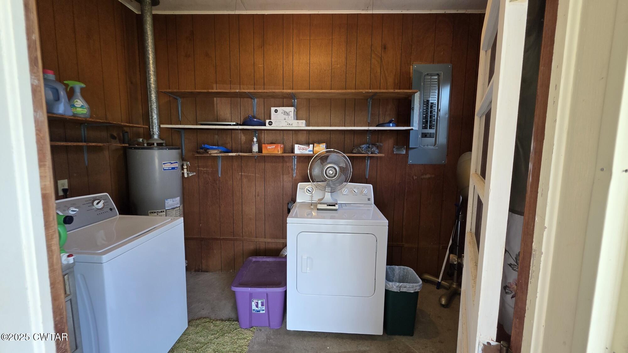 811 Gibson Road Trenton, TN 38382 - Photo 11 of 23 a utility room with dryer and washer