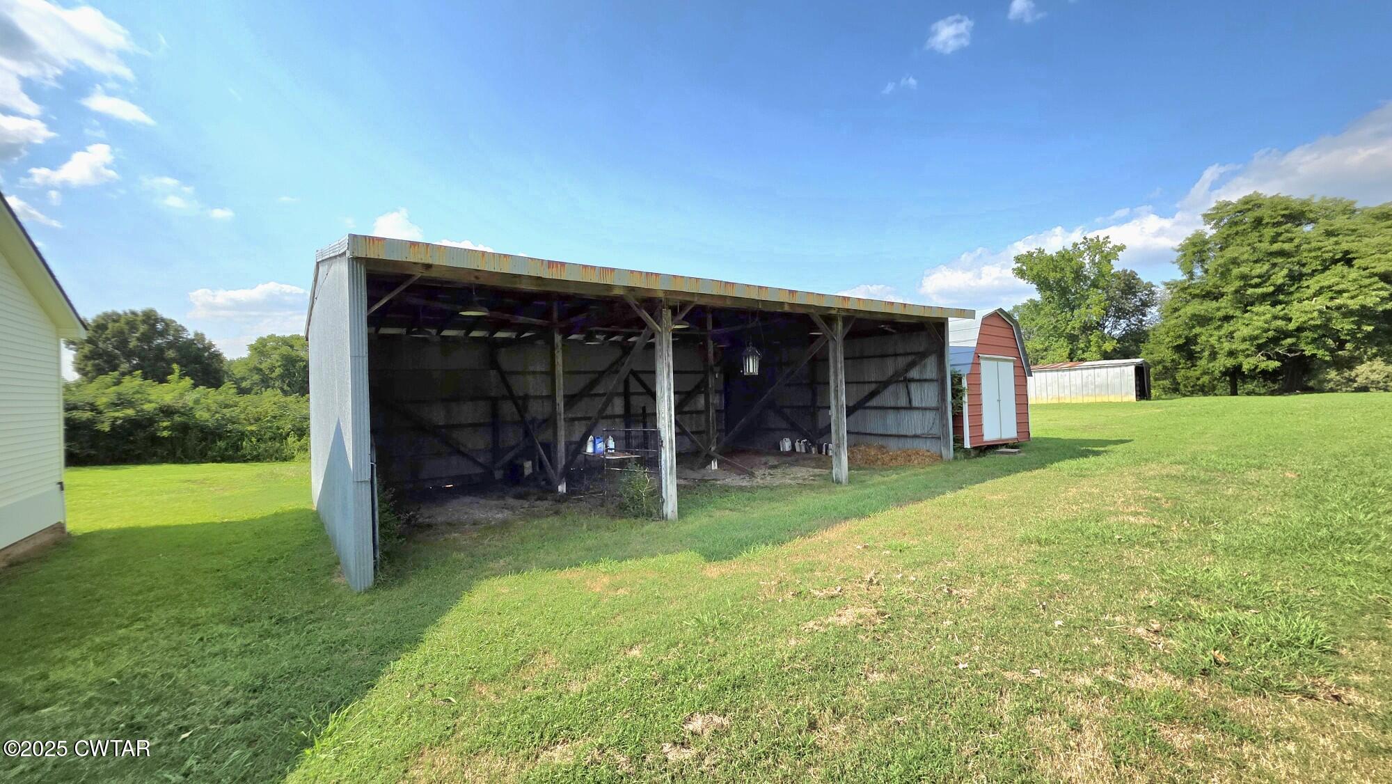811 Gibson Road Trenton, TN 38382 - Photo 20 of 23 a view of a house with backyard porch and garden