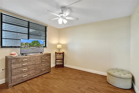 $240,000 | 901 Colony Point Circle, Unit 501, Pembroke Pines, FL 33026