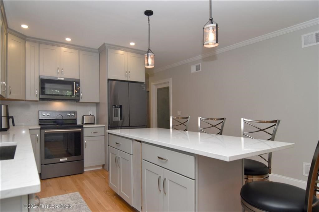 1588 Bulgarmarsh Road Tiverton, RI 02878 - Photo 8 of 27 Gallery Image 8