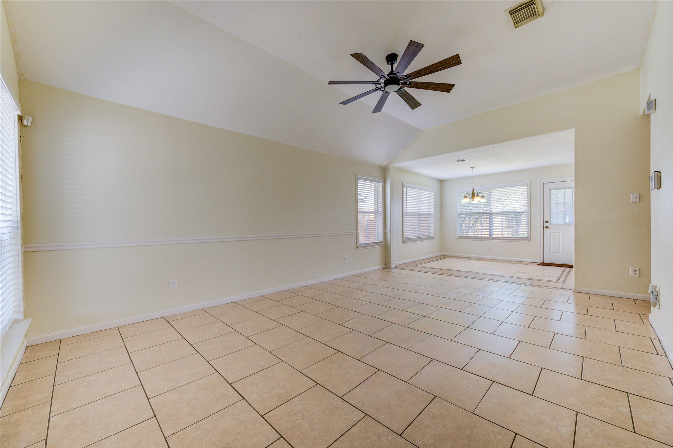 8645 Rinn Street Houston, TX 77078 - Photo 8 of 44 Gallery Image 8