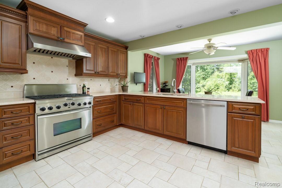 8630 Napier Road Northville, MI 48168 - Photo 5 of 42 Kitchen (pic #3).jpg