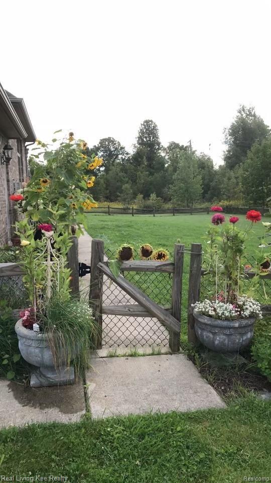 930 East Leonard Road Leonard, MI 48367 - Photo 10 of 49 leonard17.jpg