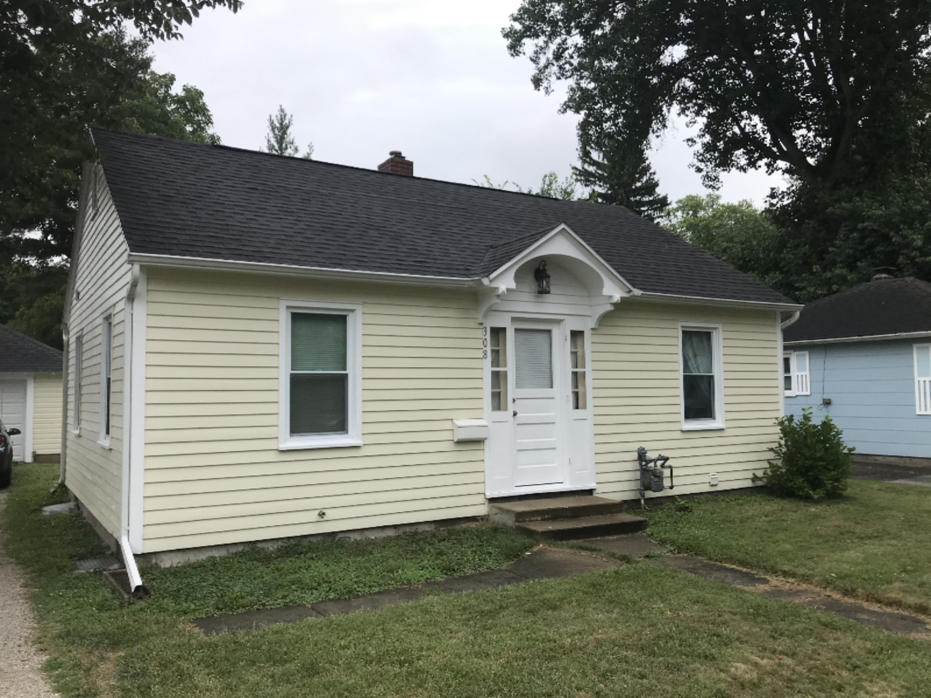 308 South Hooker Avenue Three Rivers, MI 49093 - Photo 2 of 16 IMG_2390