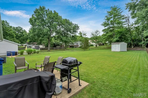 $279,900 | 662 Green Forest Drive, Fenton, MO 63026