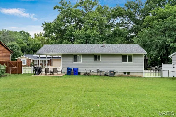 $279,900 | 662 Green Forest Drive, Fenton, MO 63026
