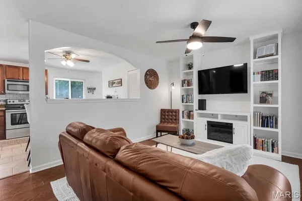 $279,900 | 662 Green Forest Drive, Fenton, MO 63026