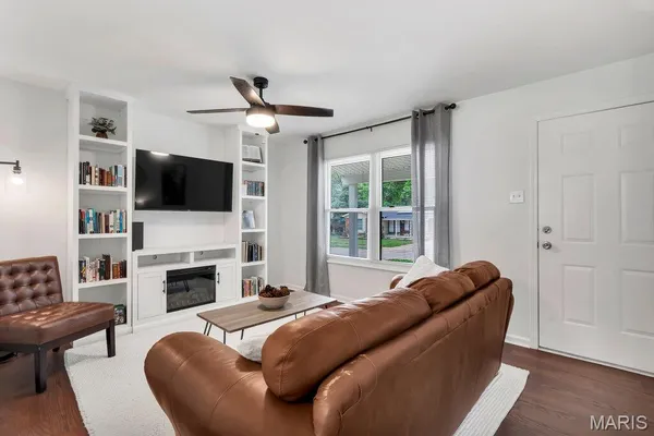 $279,900 | 662 Green Forest Drive, Fenton, MO 63026