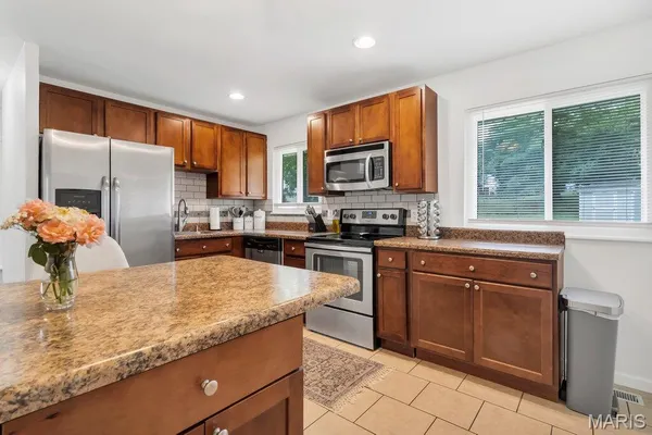 $279,900 | 662 Green Forest Drive, Fenton, MO 63026