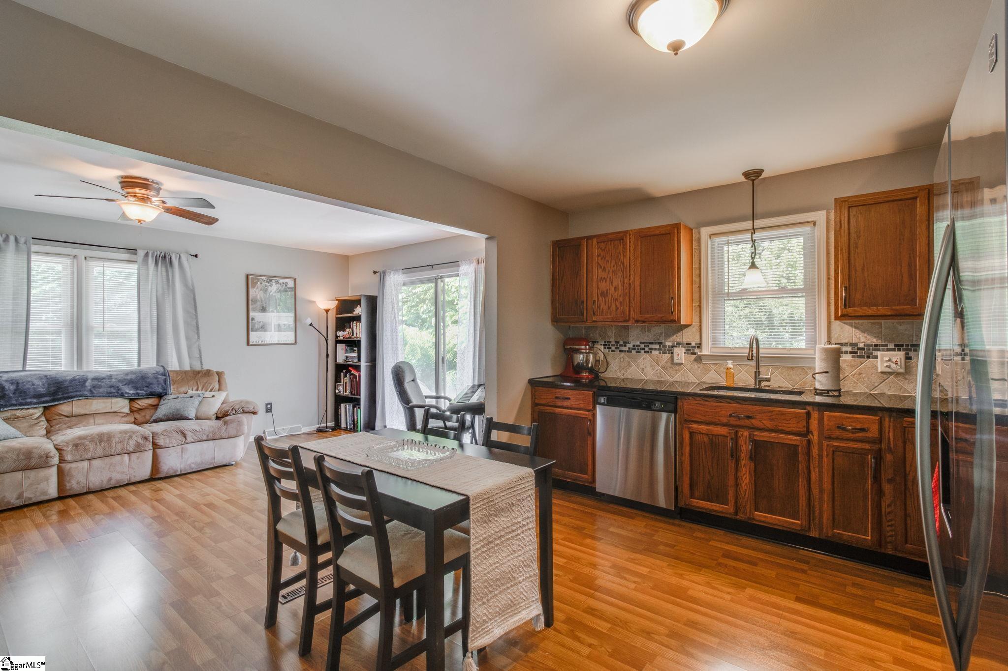 309 Jamestown Road Easley, SC 29640 - Photo 6 of 36