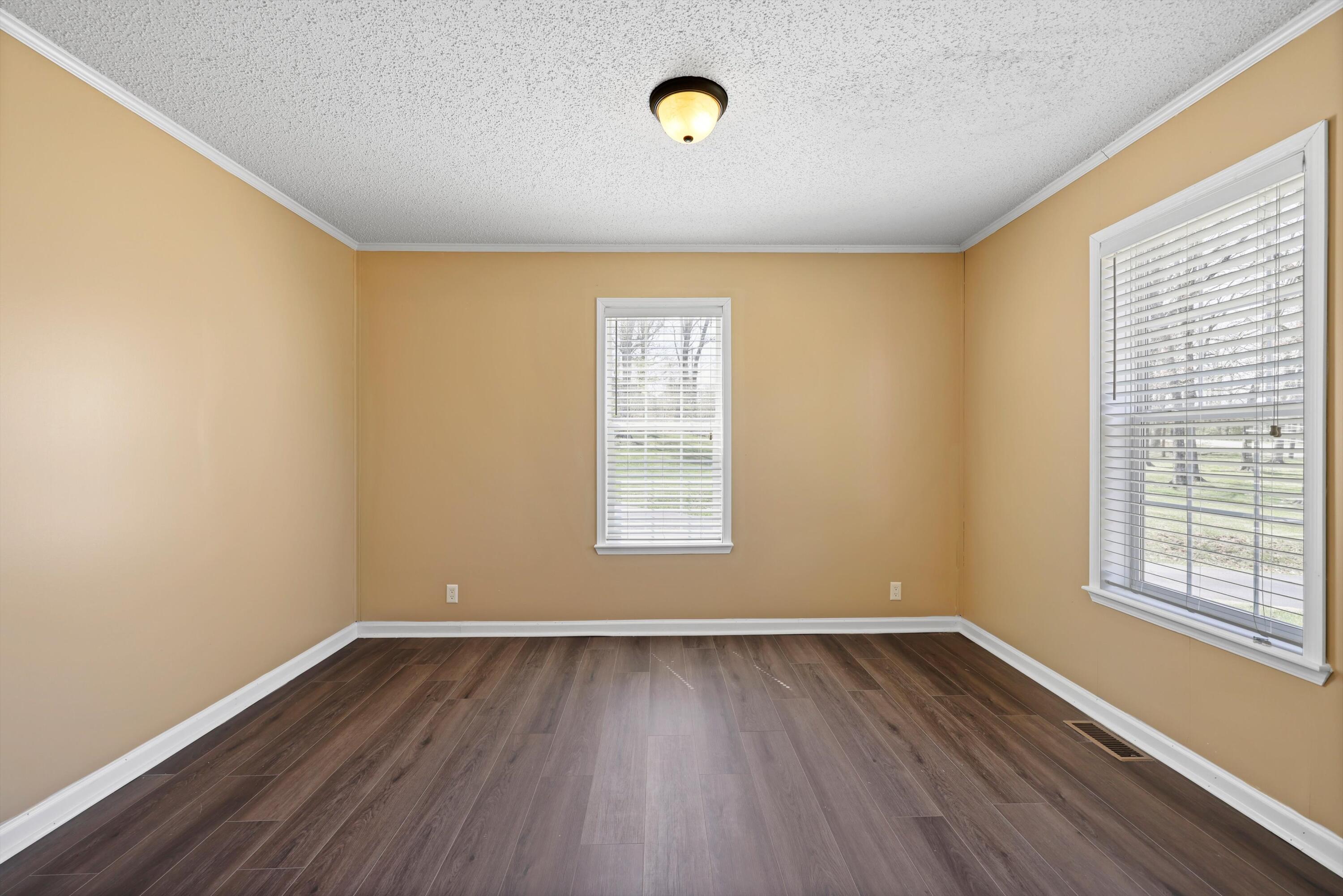 325 Pocket Road Whitwell, TN 37397 - Photo 28 of 58 SITTING AREA IN MASTER SUITE