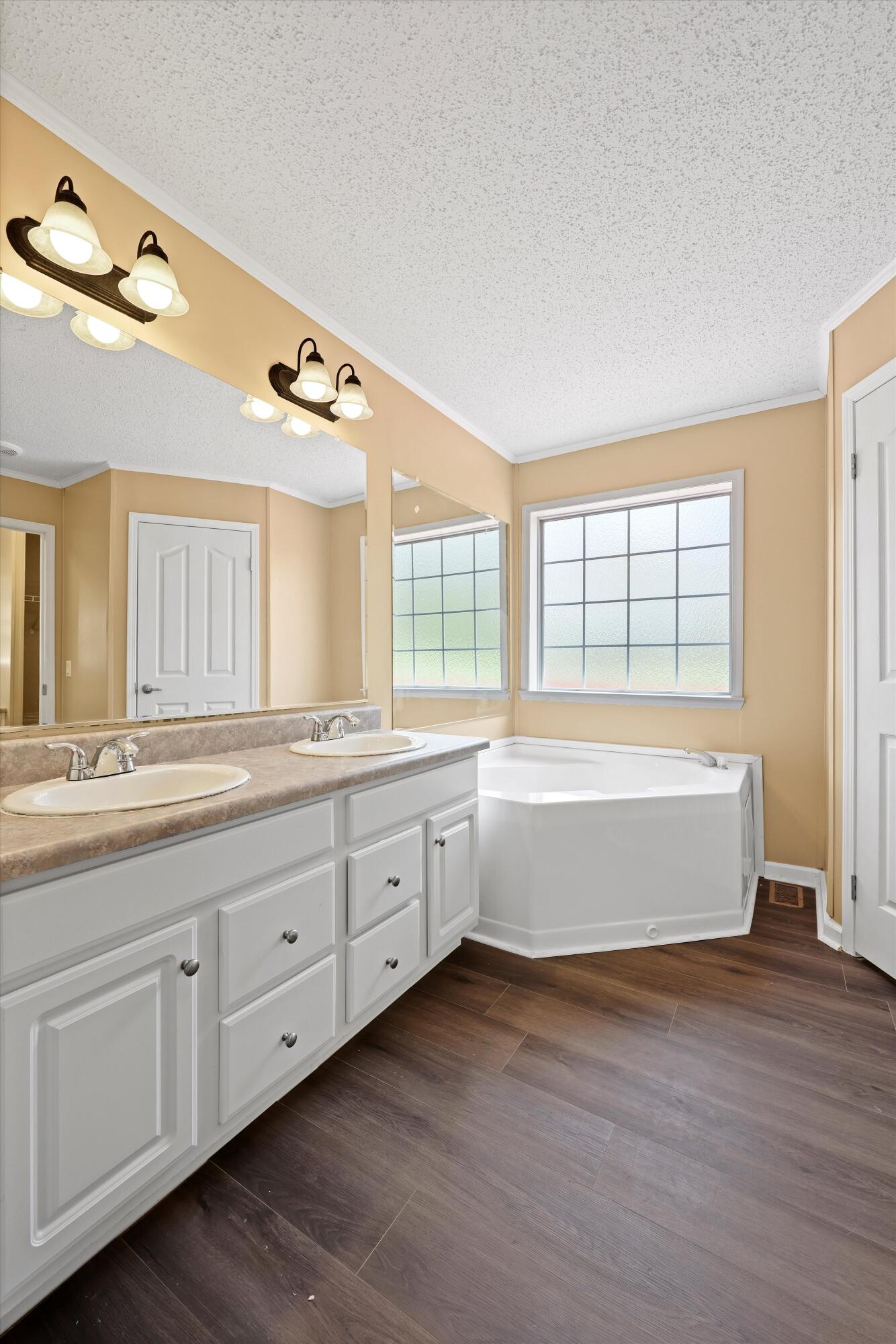 325 Pocket Road Whitwell, TN 37397 - Photo 29 of 58 MASTER BATH