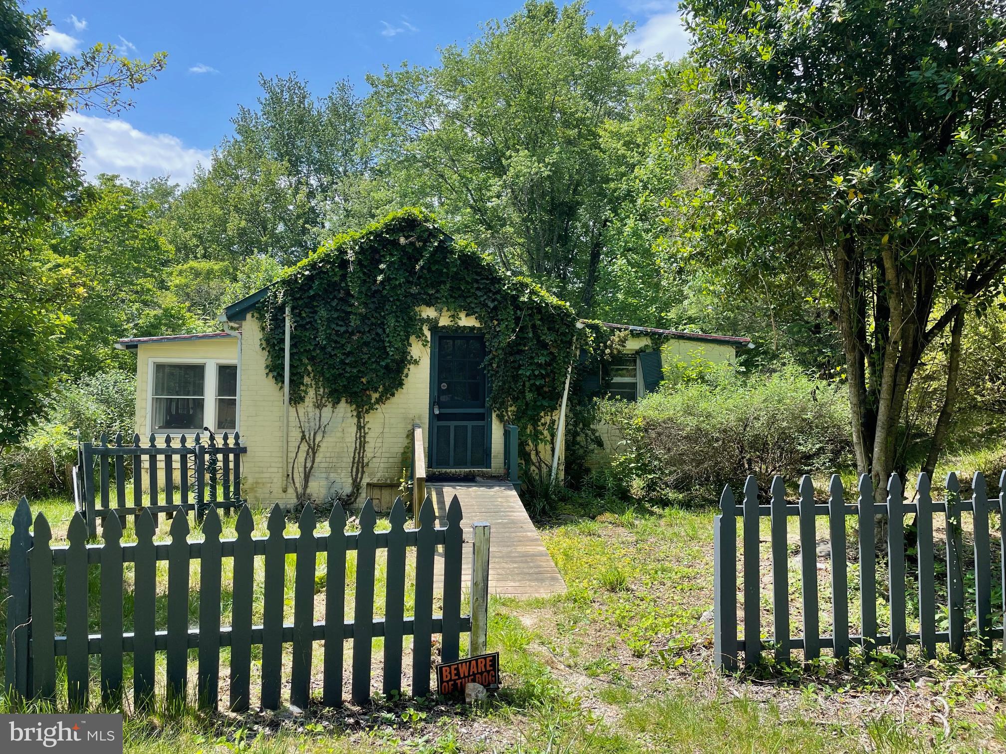 240 Whorton Hollow Road Castleton, VA 22716 - Photo 2 of 9 Brick Main Cottage (side)